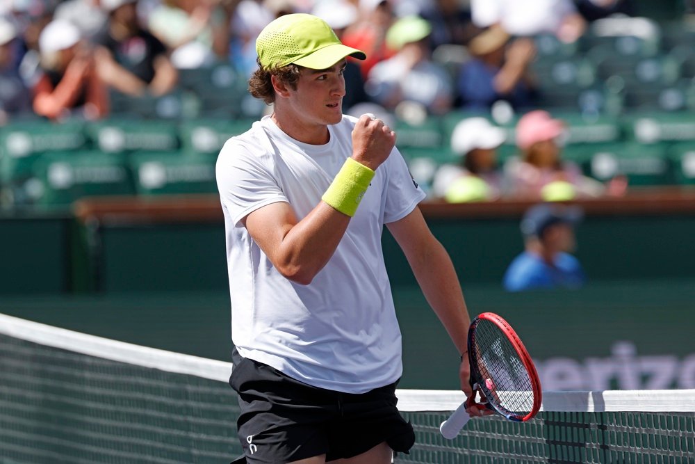 João Fonseca estreia com vitória no ATP 1000 de Indian Wells; Bia Haddad avança nas duplas