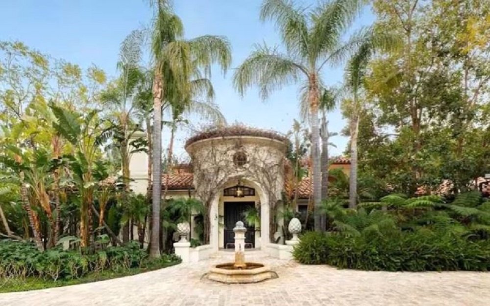 Mansão da família Kardashian está à venda por mais de R$ 70 milhões; veja fotos