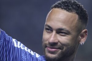 Neymar faz post em casa após polêmica de festa em sítio: ‘Novelinha e dormir’