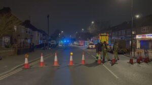 Polícia antiterrorismo de Londres investiga incêndio que fechou aeroporto