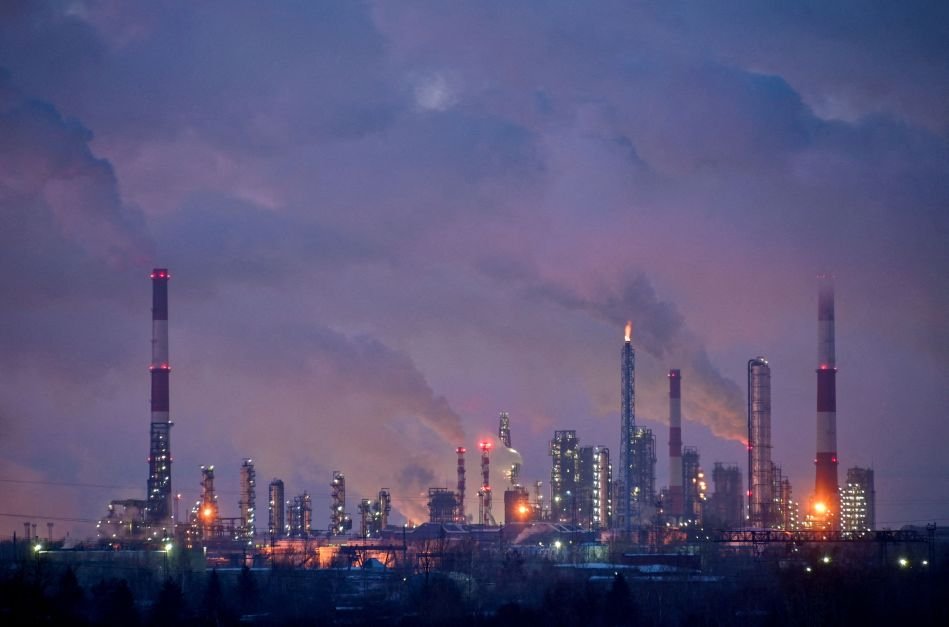 Refinaria de petróleo em Ufa, na Rússia, pega fogo, diz agência