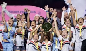 São Paulo derrota Corinthians, conquista Supercopa Feminina pela 1ª vez e acaba com hegemonia do rival