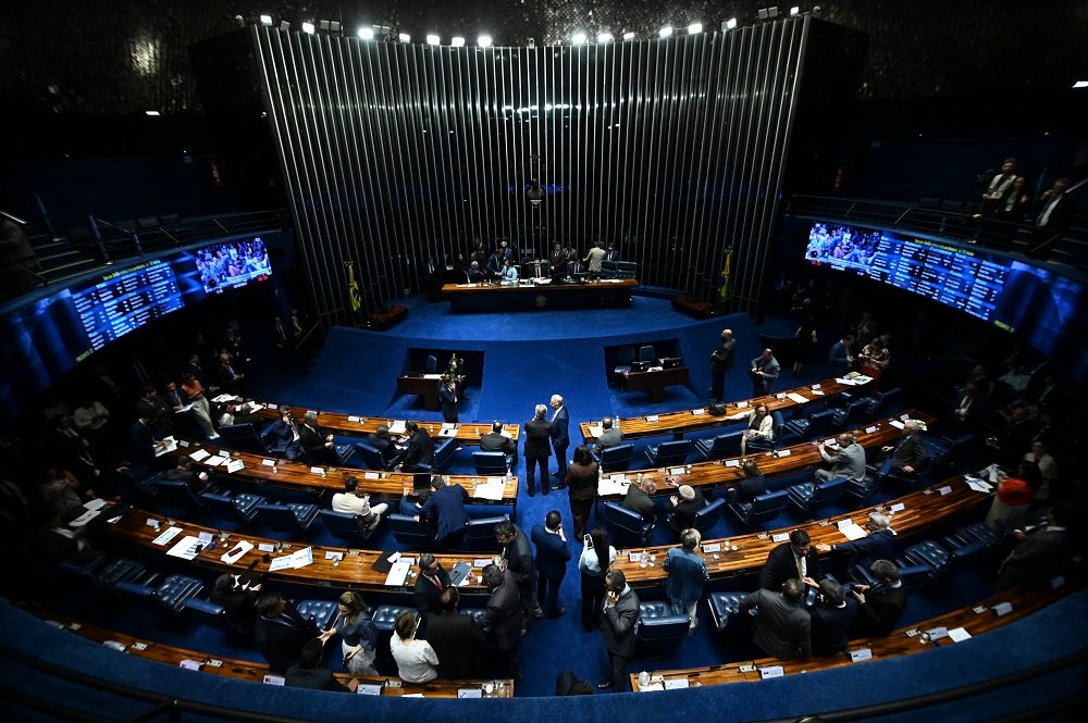 Senado aprova projeto que aumenta pena para violência contra mulher com uso de IA