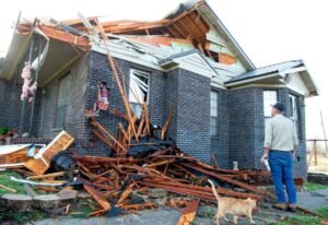 Sobe para 39 o número de mortos após tempestades e tornados atingirem EUA