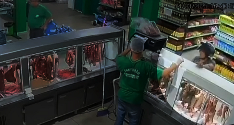 Vídeo: cliente pede carne em açougue, mas sai de mercado sem pagar