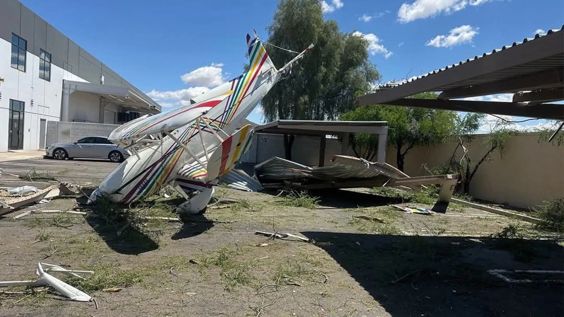 Aeronave colide com portão no Arizona; piloto teve ferimentos leves