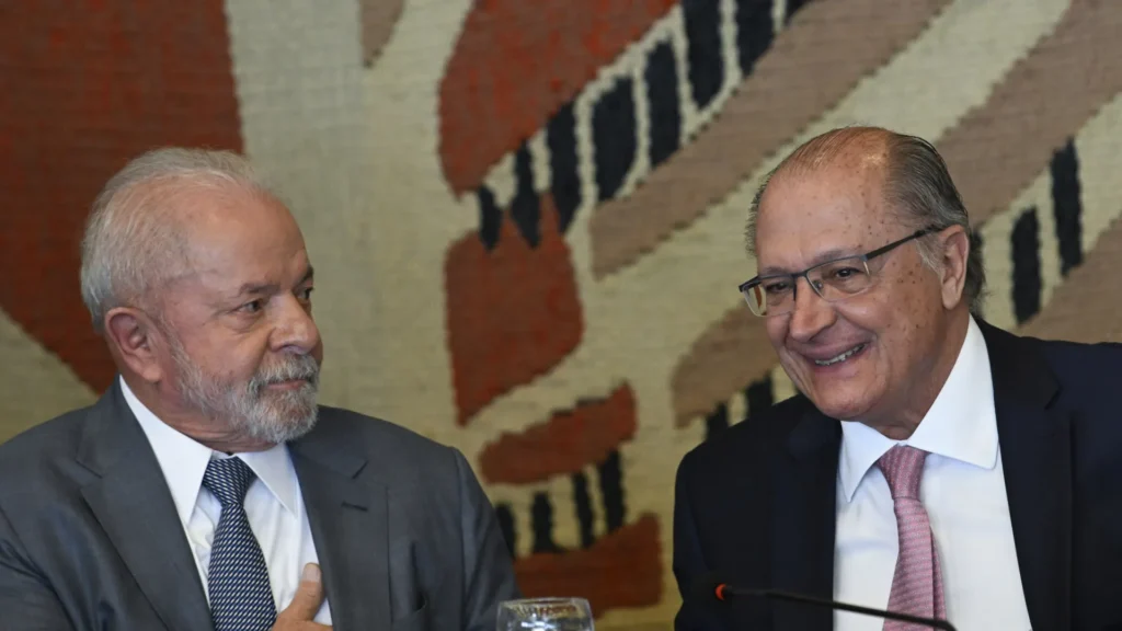 Alckmin diz que Lula é 'candidato natural' para 2026 e alega ser cedo para decidir sobre chapa