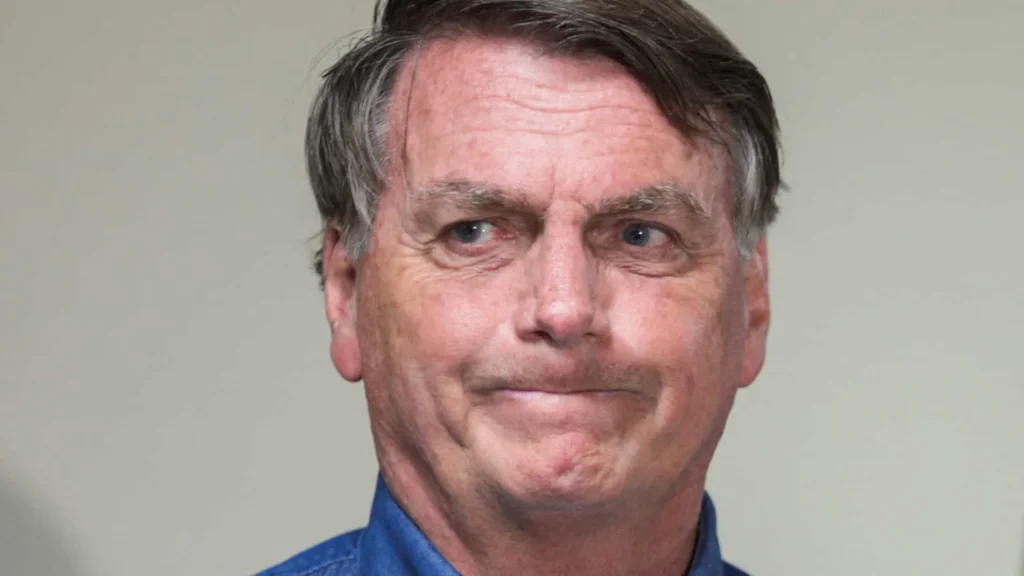 Após dar entrevistas em UTI, Bolsonaro reclama de intimação