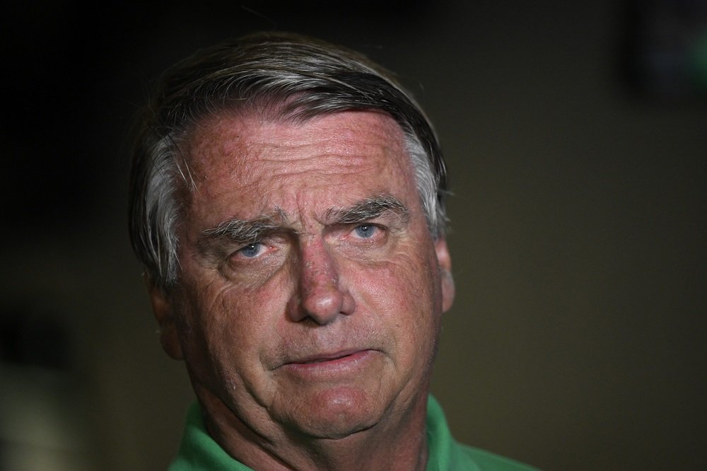 Bolsonaro faz post em francês para apoiar Marine Le Pen: ‘Espero que ela vença essa perseguição’