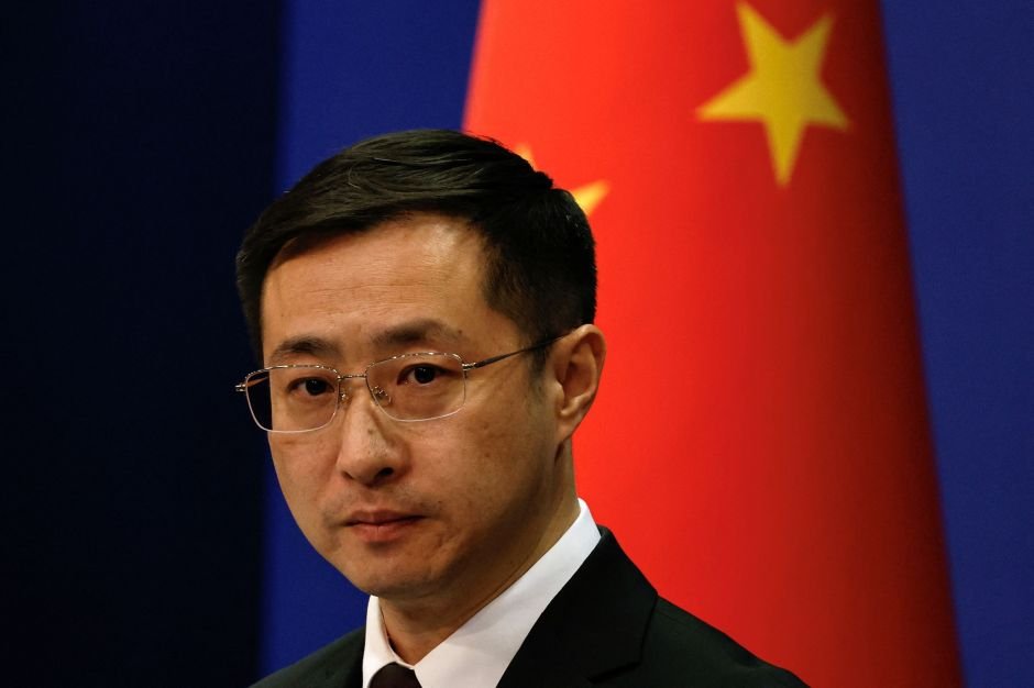 China nega participação na guerra na Ucrânia após falas de Zelensky