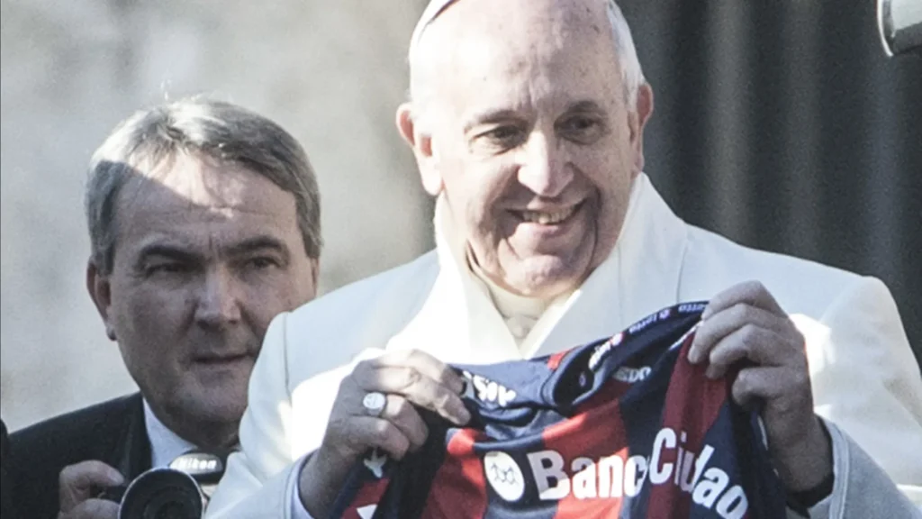 Clubes de futebol prestam homenagens ao Papa Francisco