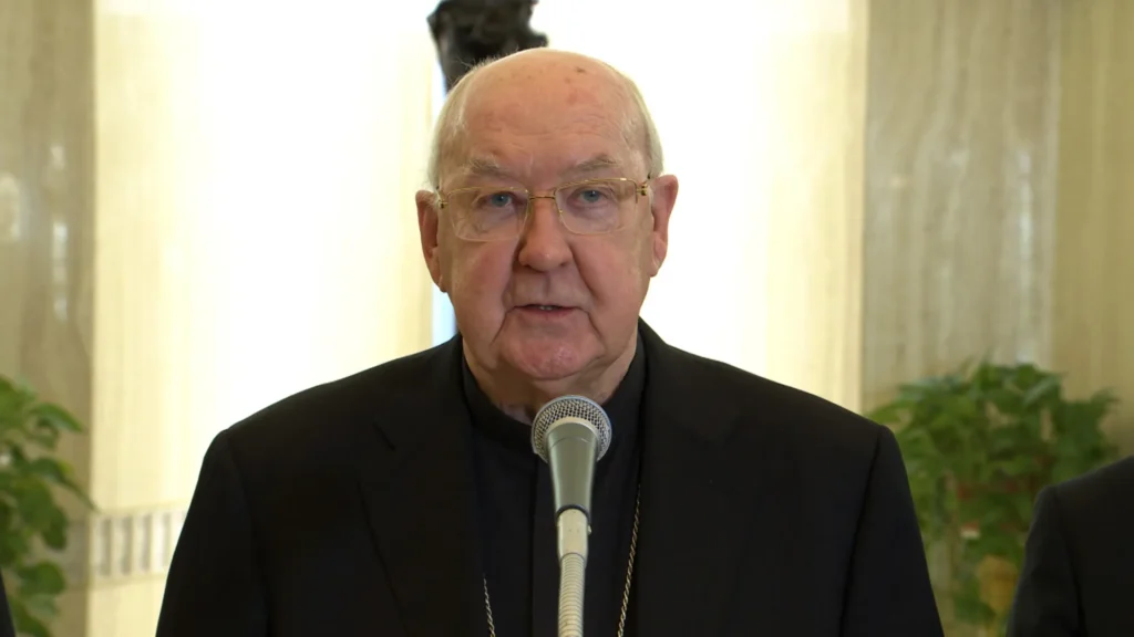 Conheça Kevin Farrell, o cardeal que lidera a Igreja no pós-Francisco
