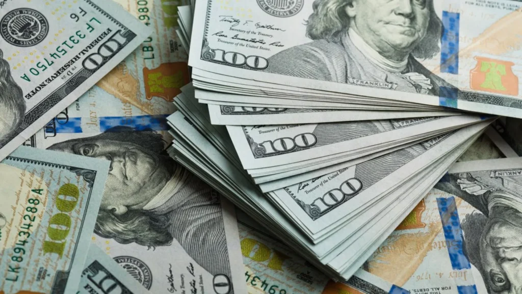Dólar despenca e Bolsa tem forte alta com possível alívio na guerra entre EUA e China