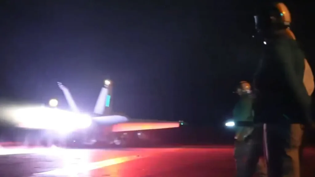 EUA bombardeiam porto dos Houthis no Iêmen e matam ao menos 38