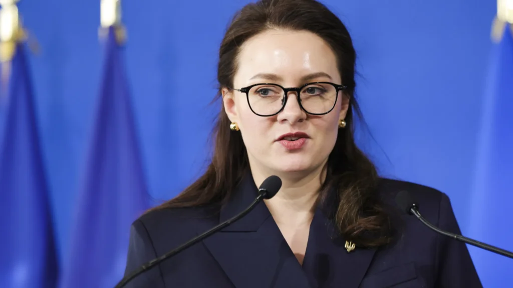 EUA e Ucrânia assinam memorando sobre acesso a recursos e minerais