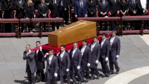 Enterro do papa Francisco: mais de 250 mil pessoas participam da cerimônia