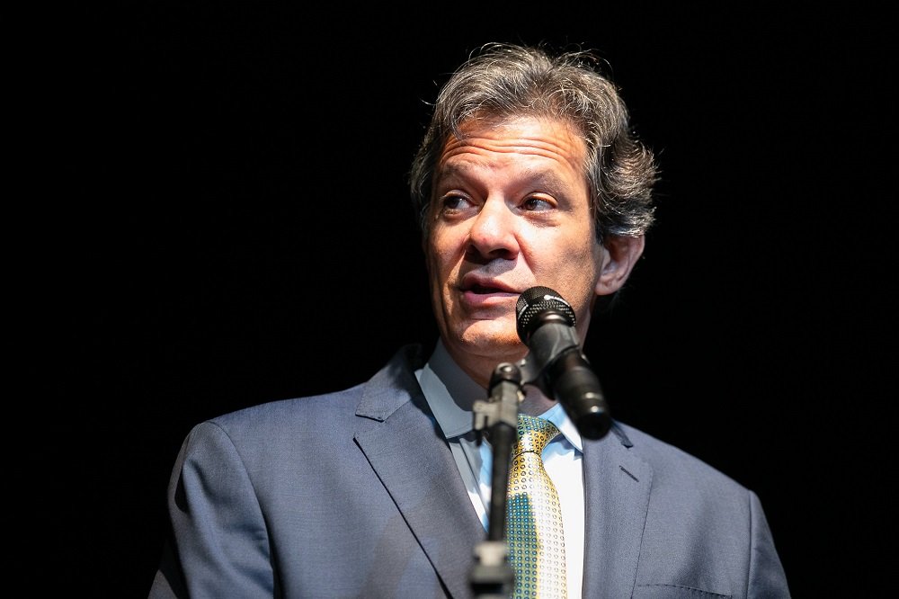 Haddad diz que o Brasil precisa ter prudência ao tomar qualquer medida de reação às tarifas de Trump 