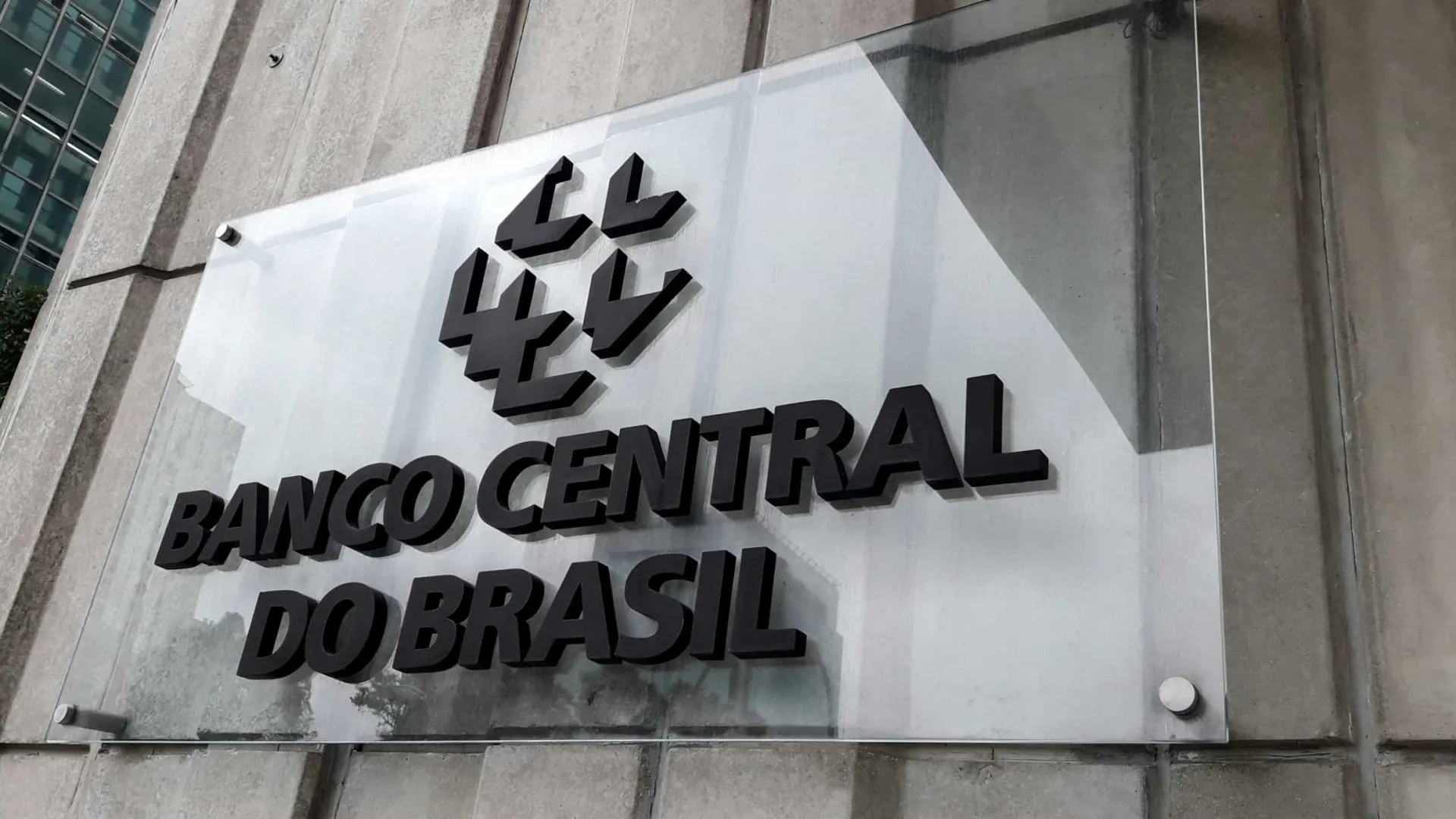 Instituições têm mais cautela a risco de crédito em 2025, afirma BC