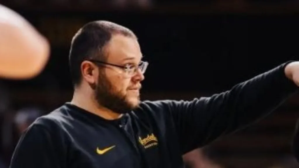 O brasileiro que foi de 'faz tudo' a técnico recordista no basquete dos EUA