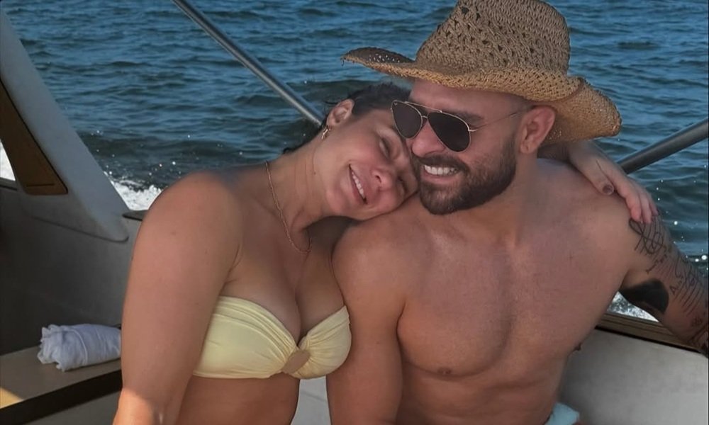 Paolla Oliveira curte dia de praia com Diogo Nogueira
