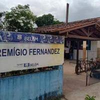 Imagem mostra fachada da Escola Municipal Remígio Fernandez, em Mosqueiro.