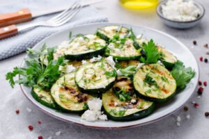 5 receitas saudáveis e práticas com abobrinha para o almoço
