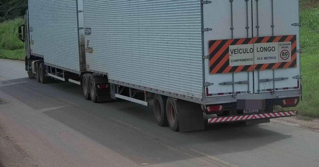 Acidente de trânsito entre carreta e carro termina com mulher morta no sudeste do Pará