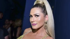 Após pouso de emergência, Lívia Andrade agradece livramento