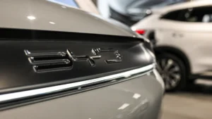 BYD é processada por suspeita de trabalho análogo à escravidão em obra de fábrica na Bahia