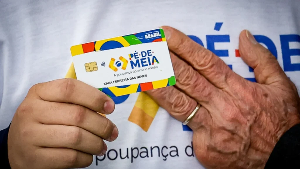 Bolsistas começam a receber pagamentos do Pé-de-Meia Licenciaturas