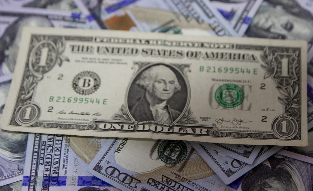 Dólar tem alta moderada com exterior em dia de ajustes e realização de lucros