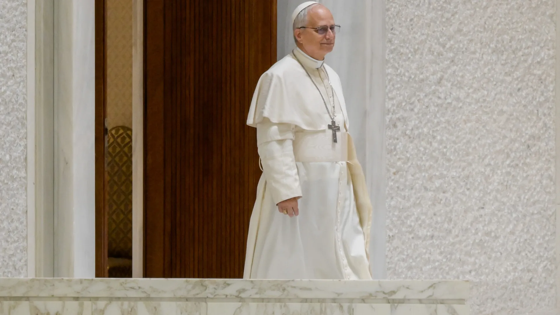 Papa viraliza dando bronca em irmão por não atender ao telefone; veja