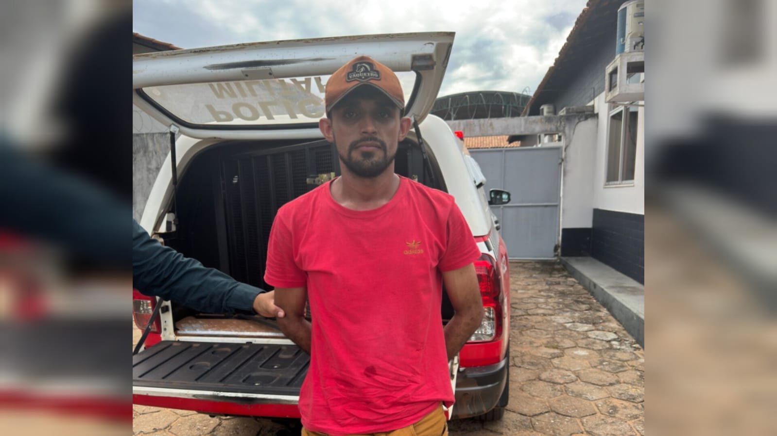 Procurado por associação criminosa e tráfico de drogas é preso pela PM