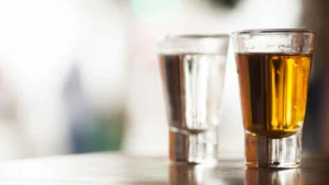 Produção de cachaça tem crescido, mas setor lamenta preconceito