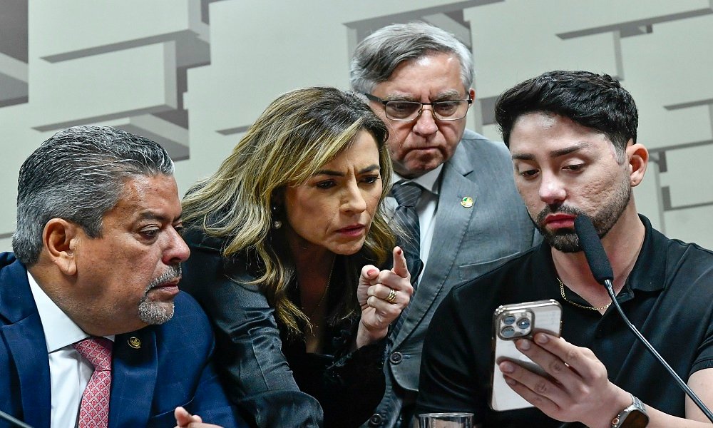 Rico Melquíades joga no ‘tigrinho’ e exibe lucro de R$ 88 na CPI das Bets