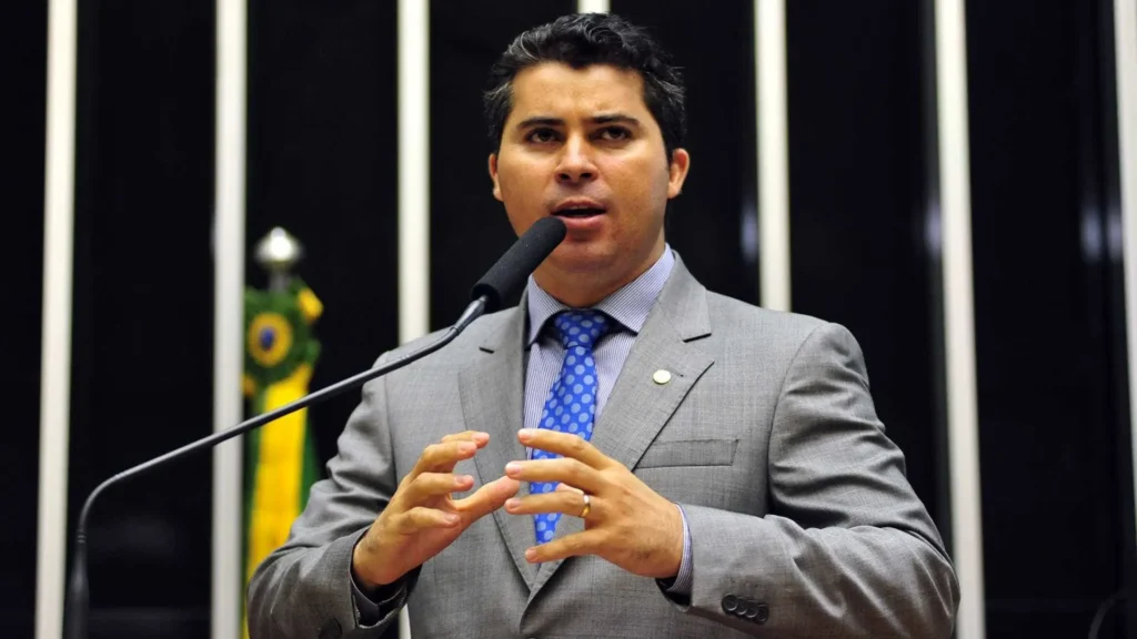 Senador que discutiu com Marina assinou jabutis que elevam conta de luz e poluição