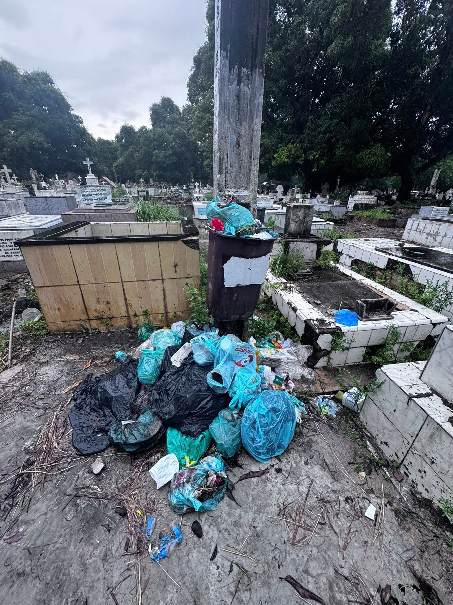 Sujeira nas ruas de Belém persiste e preocupa moradores às vésperas da COP30