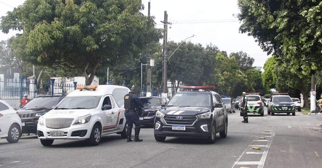 Velório de investigador da PC morto no Guamá é marcado por cortejo em Belém