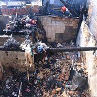 Uma das casas destruídas por incêndio no bairro da Cremação.