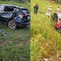 A imagem em destaque mostra o carro envolvido na colisão com a motocicleta.