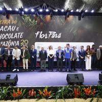 Autoridades na abertura da Feira do Cacau e do Chocolate Amazônia e Flor Pará na noite desta quinta-feira (5) em Belém