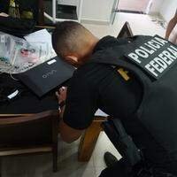 Agentes da Polícia Federal durante operação em Santarém.