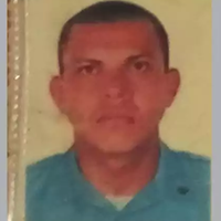 A imagem em destaque mostra o policial militar que foi baleado.