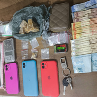 Objetos apreendidos com o casal suspeito de tráfico de drogas.