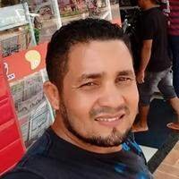 A imagem em destaque mostra a vítima que morreu no sinistro de trânsito.
