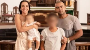 Adolescente mata pais e irmão de 3 anos após ser impedido de viajar para ver namorada virtual