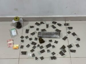 Adolescentes são apreendidos com quase 1,5 kg de maconha