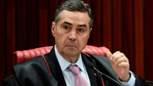 Barroso defende regulação de IA e diz que STF não está legislando sobre redes sociais