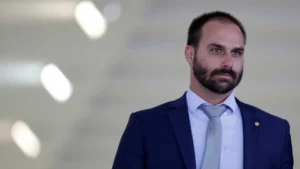 Bolsonaro diz que deu R$ 2 milhões para custear filho que está nos EUA