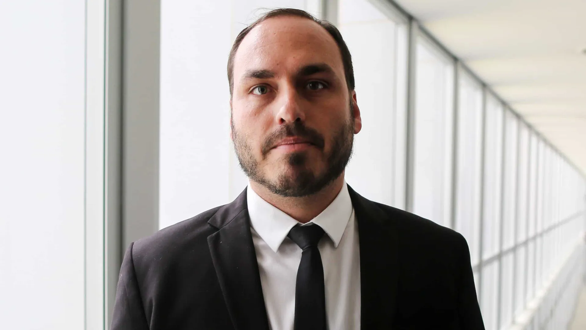 Bolsonaro pretende lançar Carlos a senador por Santa Catarina